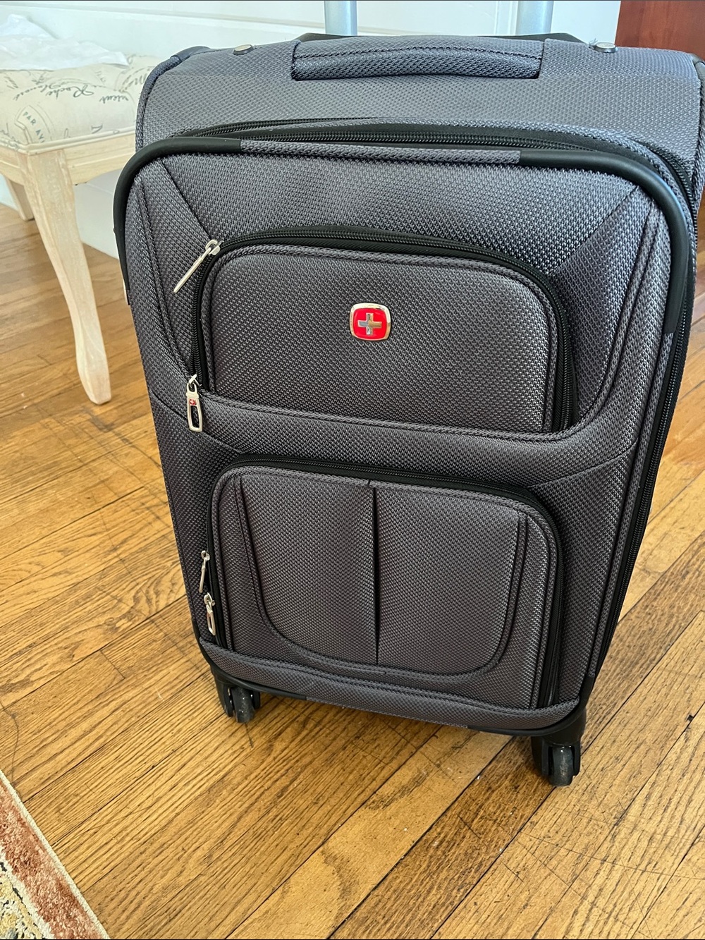 Swiss Gear roller luggage perfect condition